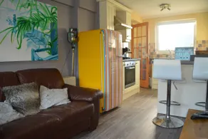 Cosy Base with Hot Tub (seasonal) Near Beach - Image 2