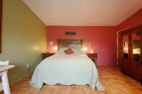 Artsy Comfy Baca Street/Railyard District Studio - Image 2