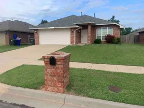 Spacious 4 bedroom home in Woodcreek-1 mile to OU! - Image 2