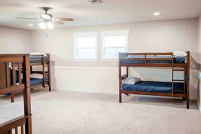 Elegant Brenham Home - Image 5