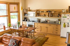 Modern, cozy getaway in charming town (Apt 2A) - Image 5