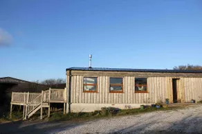 Spacious cabin on isolated farm with sea view - Image 2