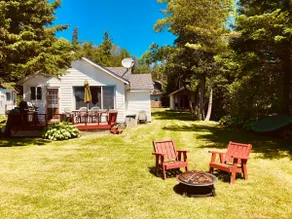 Beautiful rustic waterfront cottage getaway - Image 3