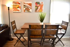 4 QUEEN Beds.10 min to Downtown. Stylish - Image 3