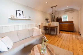 Cottage Bed & Bubbels - Image 5