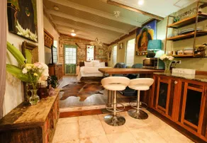 Private Spacious Studio with spa great location - Image 3