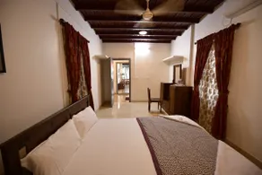 cheerful 2-bedroom cottage overlooking the lake - Image 4
