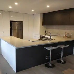 Modern Luxury 4bdr Beach house Family Friendly.  NBN. 2 Smart TV’s, New Kitchen - Image 2