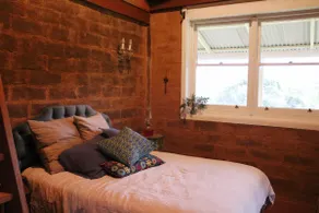 Myrtle Cottage - A quaint mudbrick home - Image 5