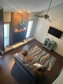 Cheerful 2-bedroom 2-bath townhome - Image 4