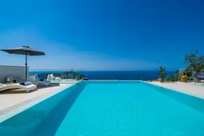 Cosy Loft w Private Pool & Patio - Image 5
