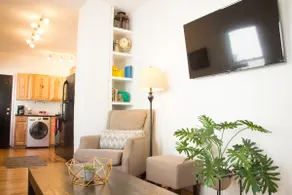 Beautiful 1st Floor Apartment & Amazing Shower - Image 3