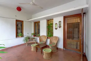 Peaceful Park View Apartment near Delhi Airport - Image 3