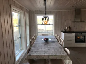 Cabin with a view of snow-proof Lygna. - Image 5