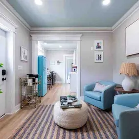 Stylish private studio with plenty of luxury. - Image 4