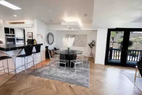 Luxury Brentwood Home with Stunning Views - Image 2