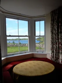 Lochside farmhouse for 10, stunning views - Image 4