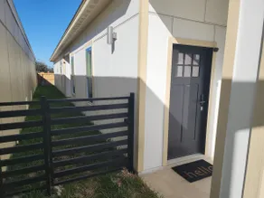 Chic Upscale Modern 3BR New Build Perfect for city & beach getaway  - Image 3