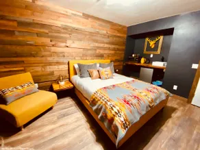 Cozy forest retreat! Hot tub- cedar sauna - Image 3