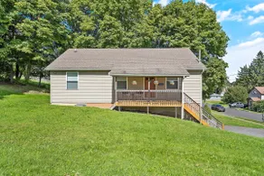 Open Concept /Spacious/ Private /Modern /Hardwoods - Image 3