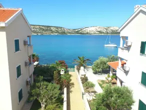 Family-friendly holiday beach apartment in the first row to the sea (C6) - Image 3