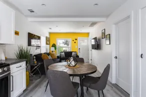 2bed1bath Bungalow w/ laundry and parking - Image 4