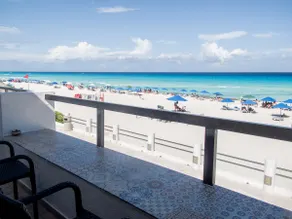 20ft TO THE BEACH-4 PPL-Best Location + Beach - Image 2