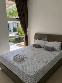 Loh's 3-bedroom cozy Homestay @ Royal Bay - Image 5