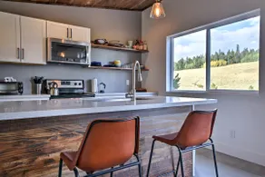 Magic Getaway, Chic Cabin with Mt. & Valley Views - Image 3