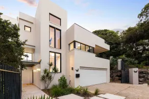 A r é s l Luxe Oceanfront Residence - Image 2