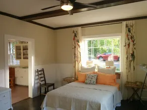Clean, Stylish Apt w/kitchen. block from Downtown - Image 2