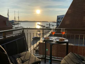 Sea view, balcony, private sauna in historic warehouse - Image 3