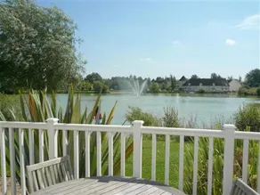 Lake View - Cotswold Lakeside Lodge - Image 2