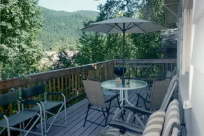 Dunsmuir Tin Roof Cottage - Image 2