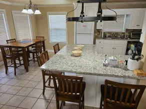 Newly renovated 1550 sq ft 3bed / 2bath home - Image 4