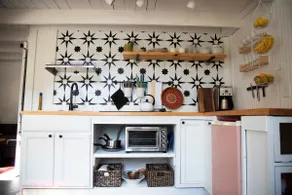 Vintage Rosewood Carriage House - Image 4