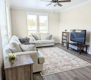 Hays Hideaway - Image 3