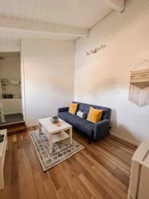 Little Surf Shack: Private 1 bedroom suite + sauna - Image 3
