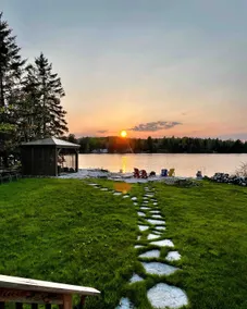 Beautiful 4 Season Lakefront Cottage - Image 2