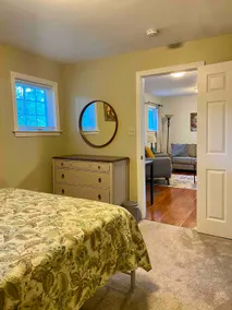 Laura's Loft and Gallery, private suite - Image 4