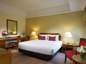 Lovely 3BR Apt in the Heart of Orchard Road - Image 2