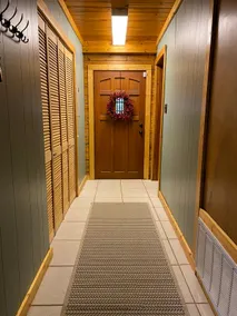 Mid-Lakefront Log Cabin w/Dock & Launch - Image 4