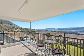 ”Hillview”, a quiet country escape with views. - Image 5