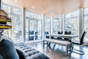 Luxury cottage with lake access - Image 5