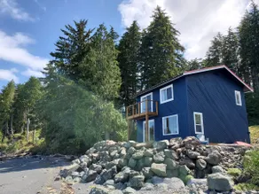 Heron Bay Guest House on quiet beach - Image 3