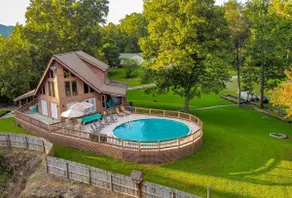 Large lake home with room to play. - Image 2
