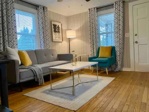 Quaint 2 bed 1 bath cottage style home - Image 5