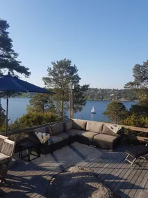 Beachfront villa with access to private dock/jetty - Image 3