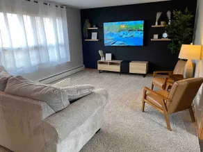 Cozy Living - Centrally Located - Image 2