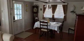 Colonial Cottage Get-A-Way - Image 3